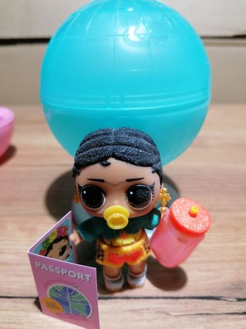 Poupée LOL World Travel
