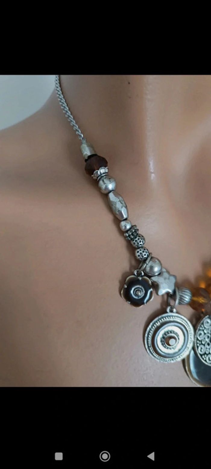 Collier fantaisie à breloques - photo numéro 4
