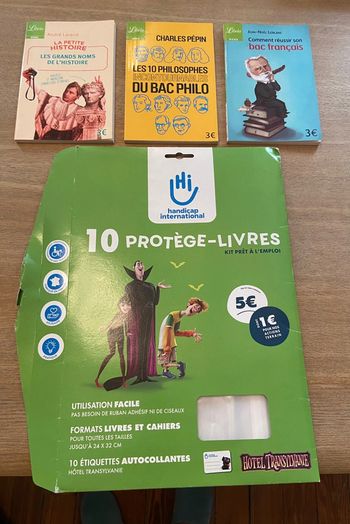 Lot de trois petits guides spécial lycée et 9 protège livres