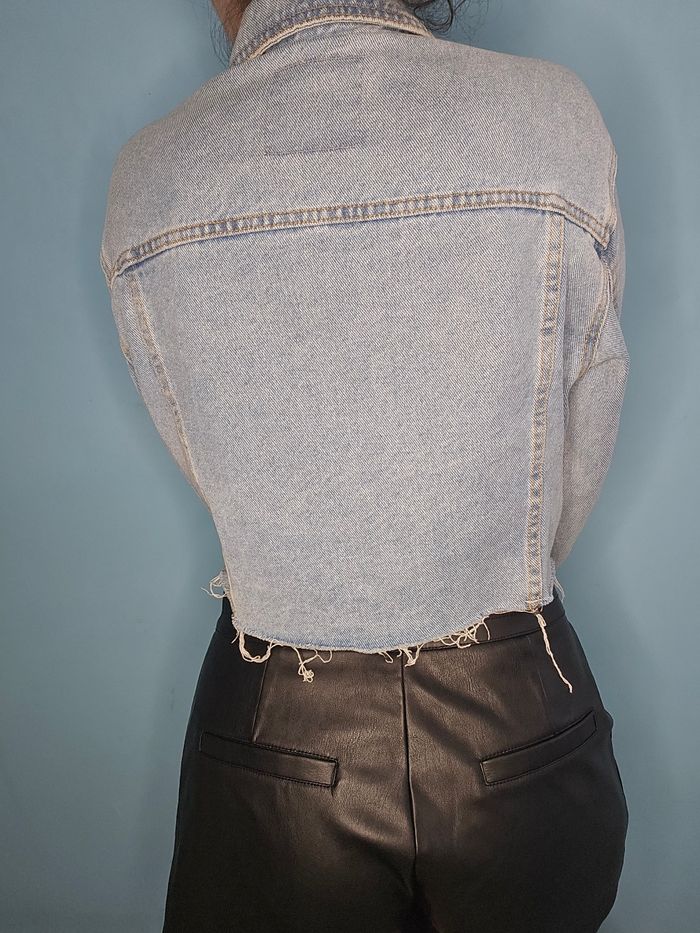 Veste en jean bleu ciel délavée très bon état - photo numéro 5