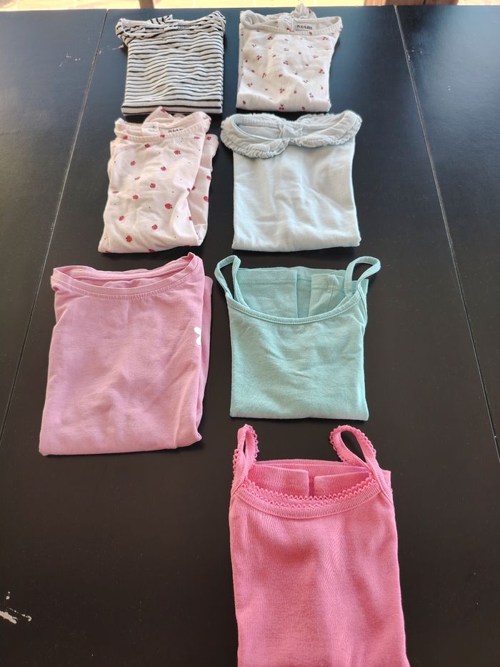 Lot t-shirt manches courtes et débardeurs