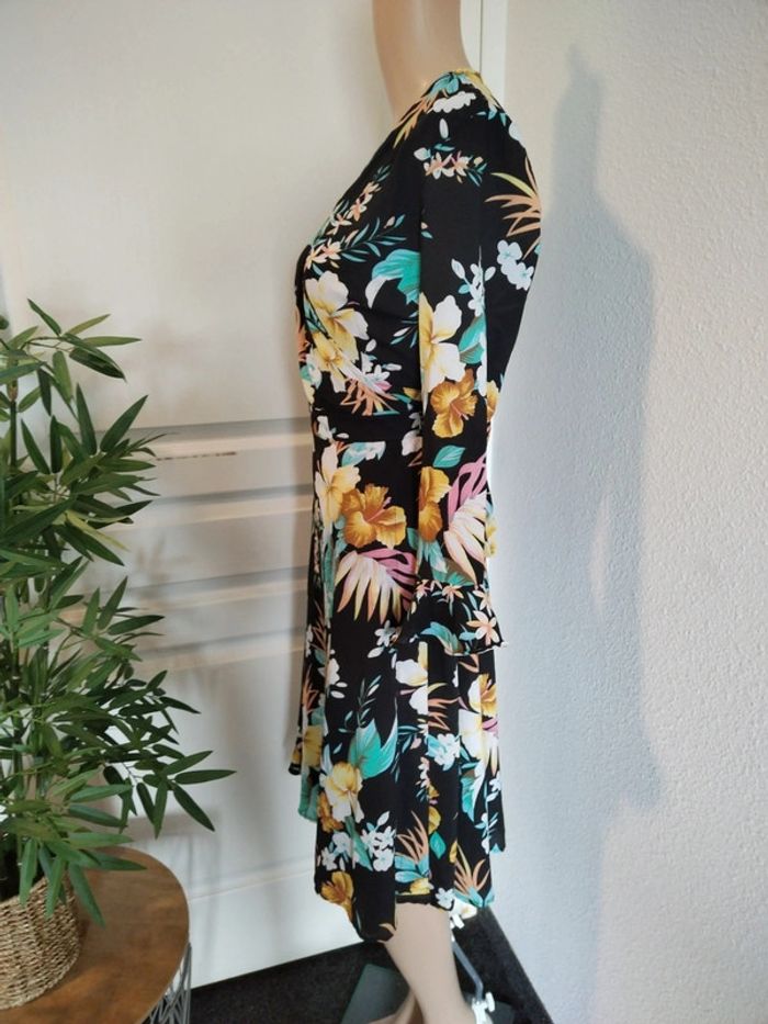 Robe porte feuille fleurie taille S - photo numéro 4