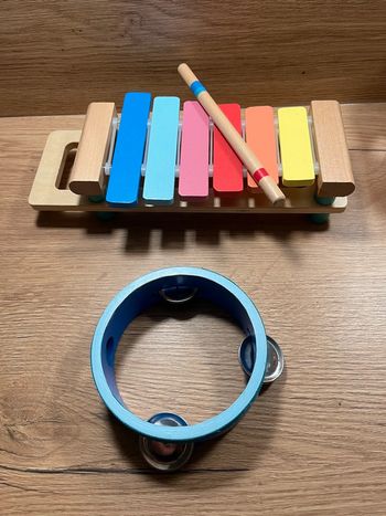 Instruments de musique xylophone et clochette