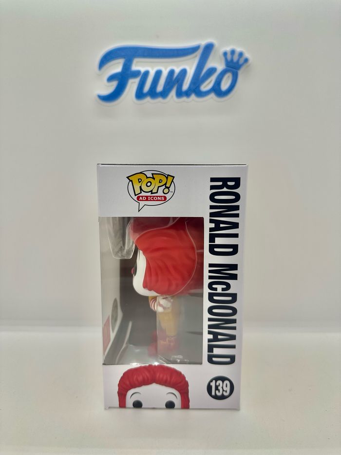 Funko Pop Ronald McDonald 139 Glow Chase Thailand Exclusive - photo numéro 3