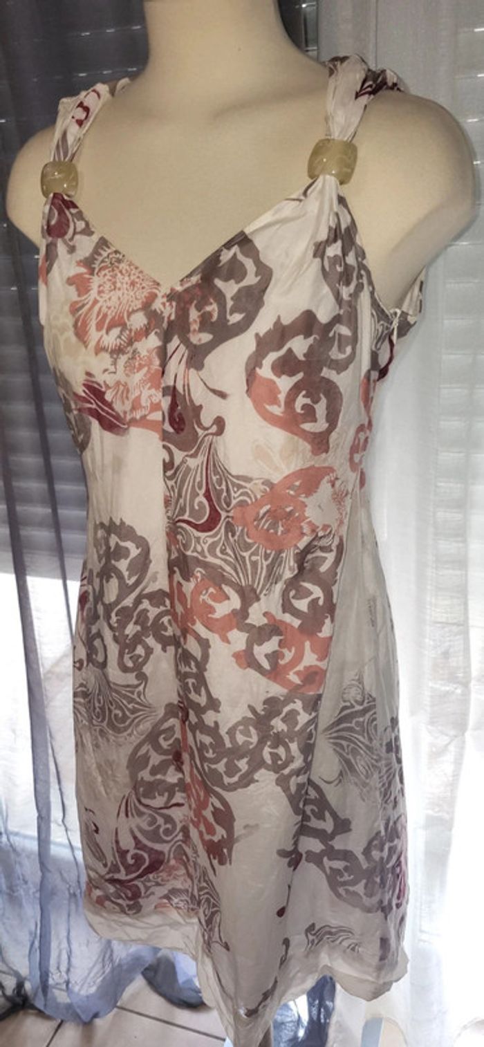 🎨 Robe sans manches à motifs – Élégante et originale - photo numéro 3