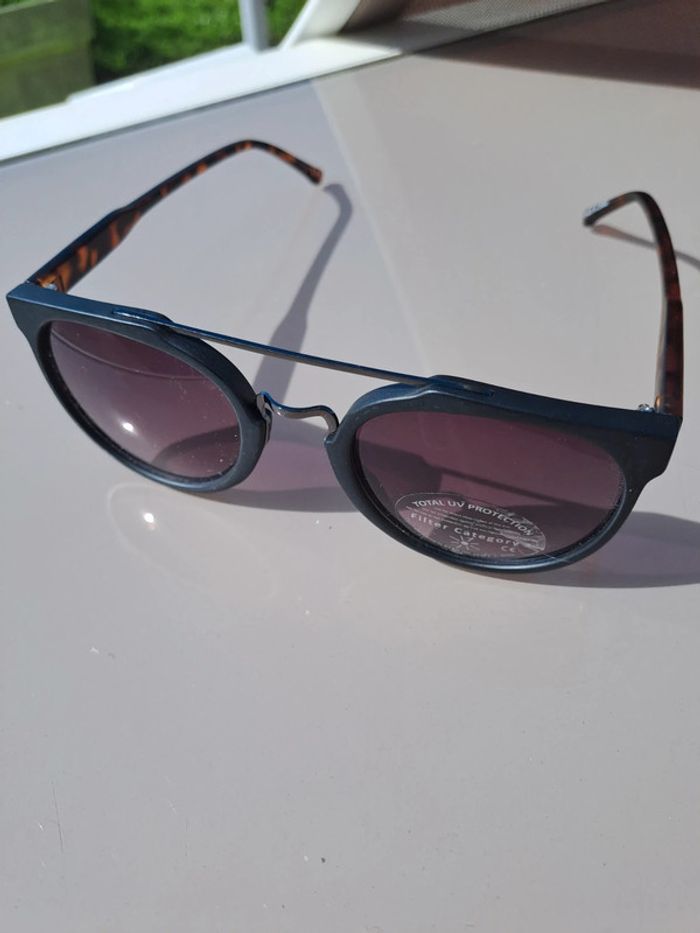 Lunettes de soleil femme - photo numéro 2