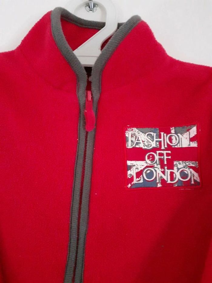 Polaire rouge - 9 mois - photo numéro 2