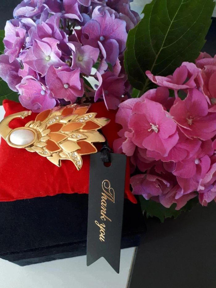 Broche paon vintage plaqué or avec boîte en velure - photo numéro 4