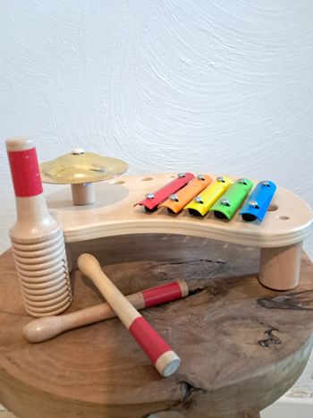 Table d'activités en bois instruments musicale Janod complète