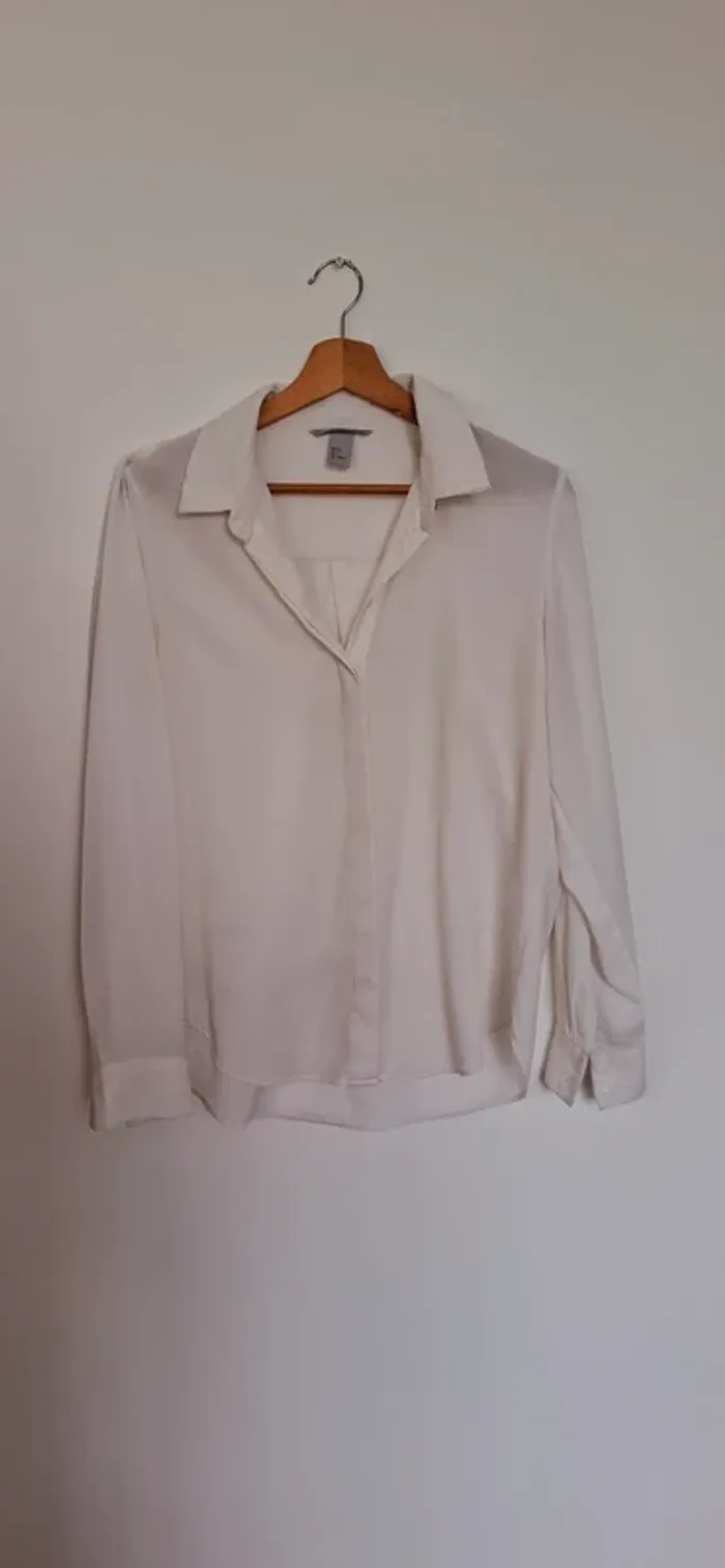 Chemise blanche H&M -excellent etat - Un must-have intemporel tendance LA pièce à avoir 🤍