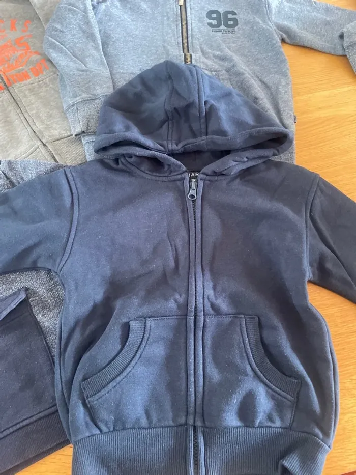 Lot 4 sweat garçon 4 ans - photo numéro 2