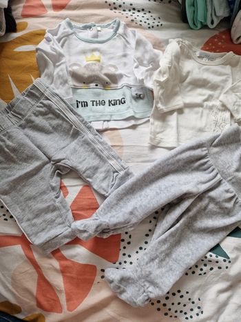 Lot vêtement ensemble 1 mois