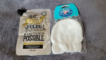 Lot peeling corps et gant visage neuf