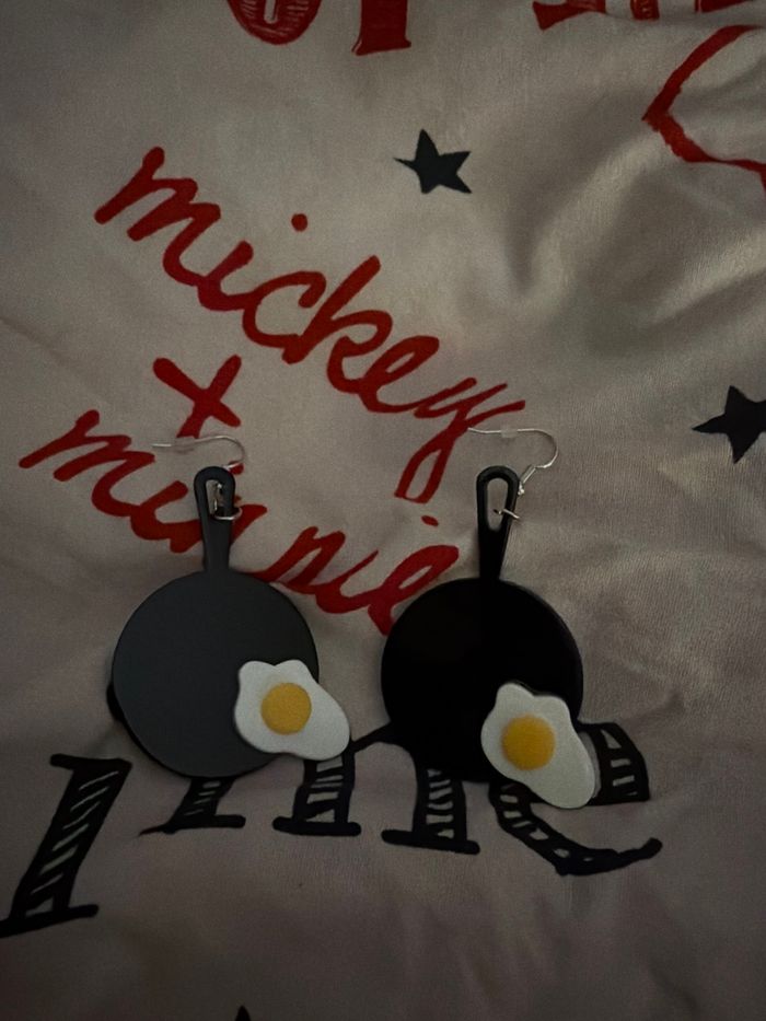 Paire de boucles d’oreilles en forme de poêle