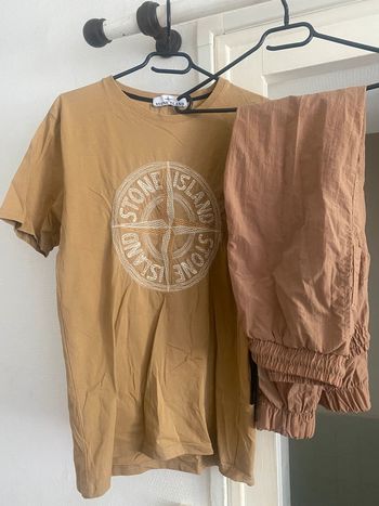 Ensemble t-shirt et cargo
