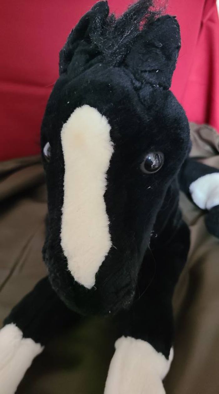 Peluche cheval noir avec pattes blanches - photo numéro 5