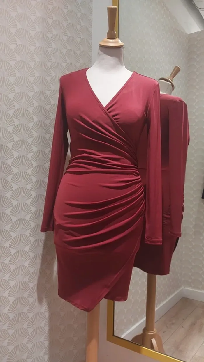 Robe moulante rouge New Look - photo numéro 2