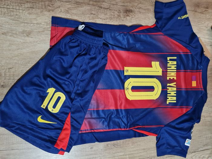Maillot football FC Barcelone - Lamine yamal - Taille 24 - 8 ans - photo numéro 2