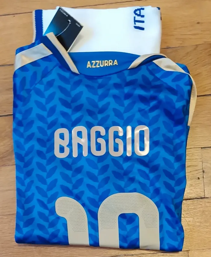 Magnifique tenue Italie (2026-27 nouveau) taille 10 ans bleu domicile - photo numéro 4