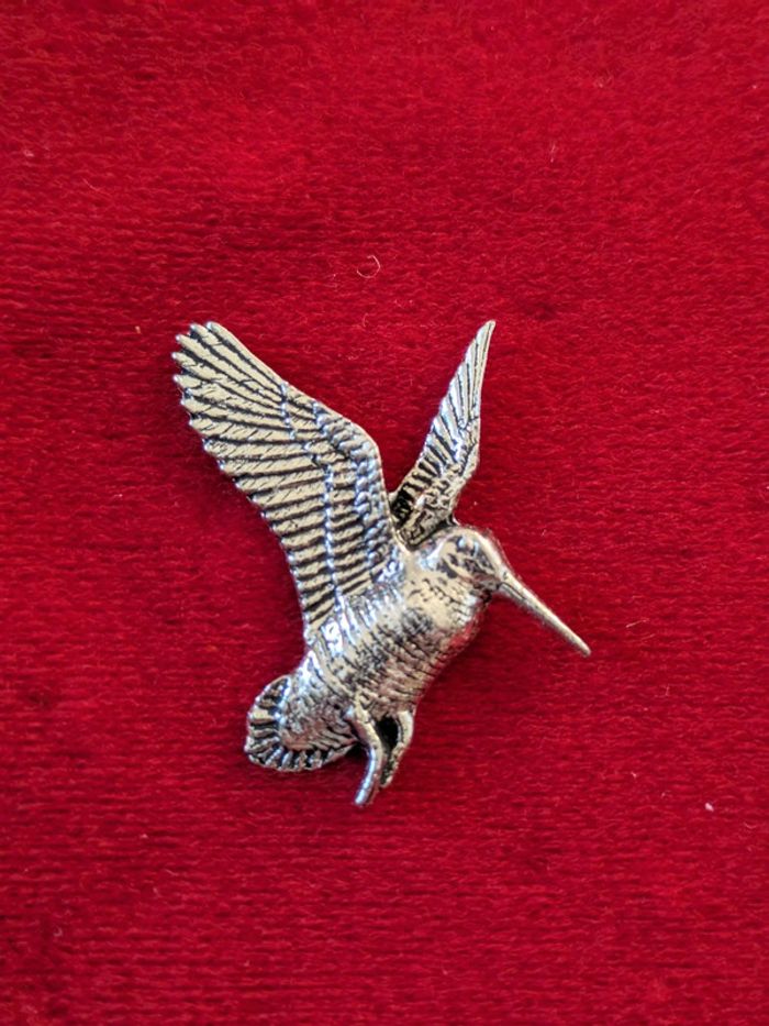 Pin's étain Bécasse au vol signé Brown