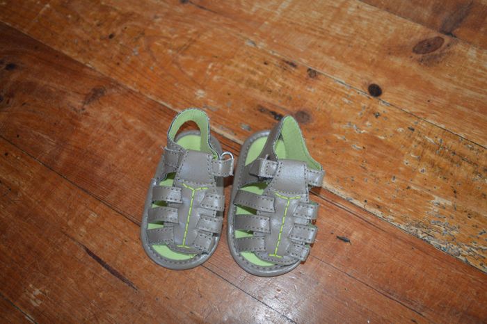 Chaussures sandales pointure 19 6/12 mois