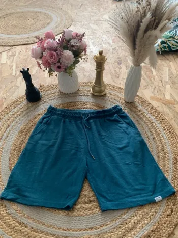 Short bleu