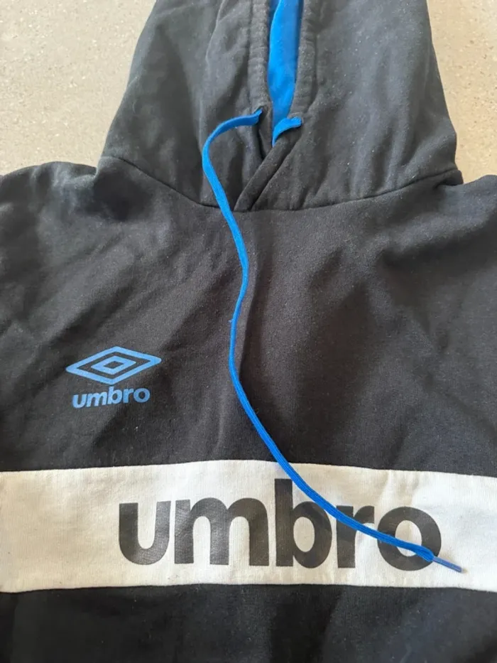 Sweat à capuche Umbro, taille M, très bon état - photo numéro 3