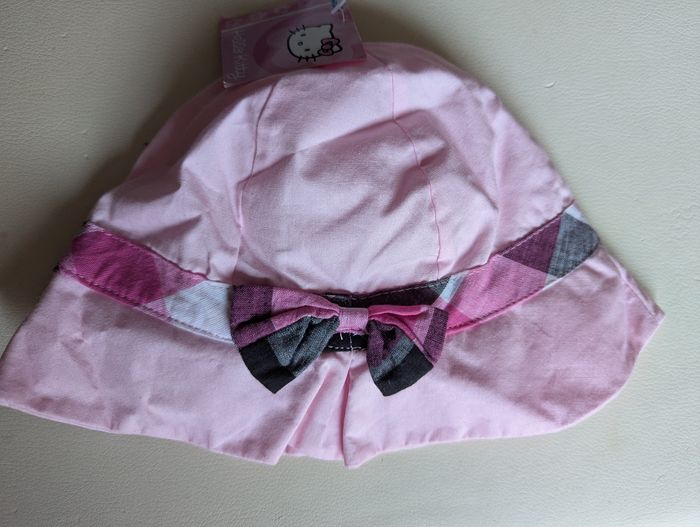 Très joli chapeau Hello Kitty neuf - photo numéro 2