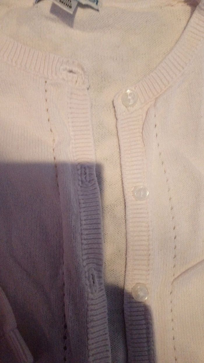 Joli gilet blanc avec motif ajouré - photo numéro 3