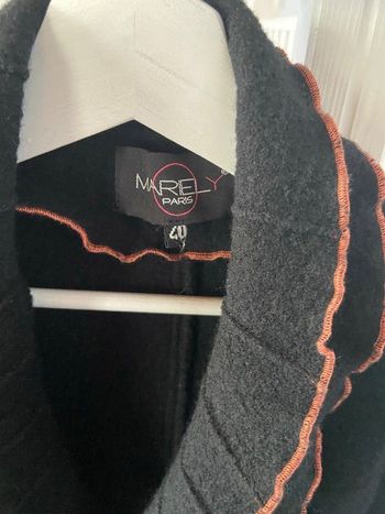 Este noir liseret rose