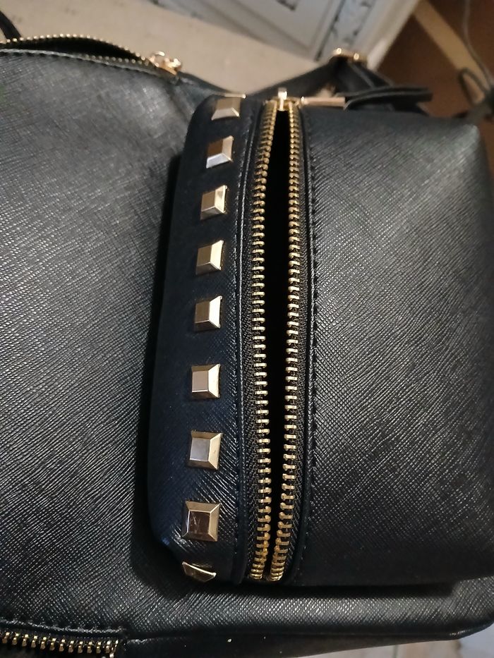 Joli sac à dos noir. - photo numéro 3