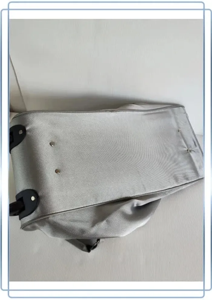 Bagage à roulette Apart argenté, très bon état, 55x25cm - photo numéro 4