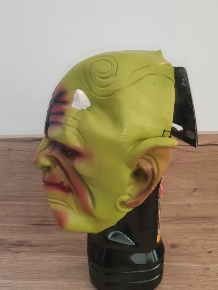 Masque de monstre vert et rouge pour Halloween - photo numéro 2