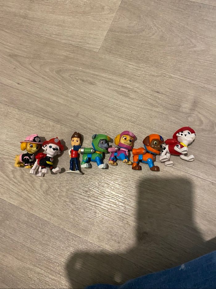 Figurine paw patrol