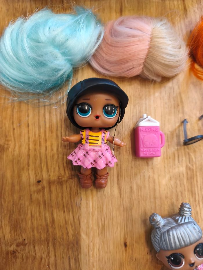 Lot de poupées LOL avec accessoires. - photo numéro 5