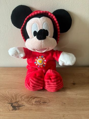 Doudou peluche Mickey pyjama capuche rouge Disney