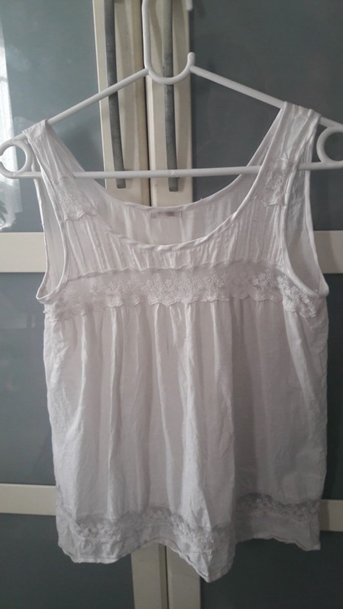 Top blanc avec dentelle