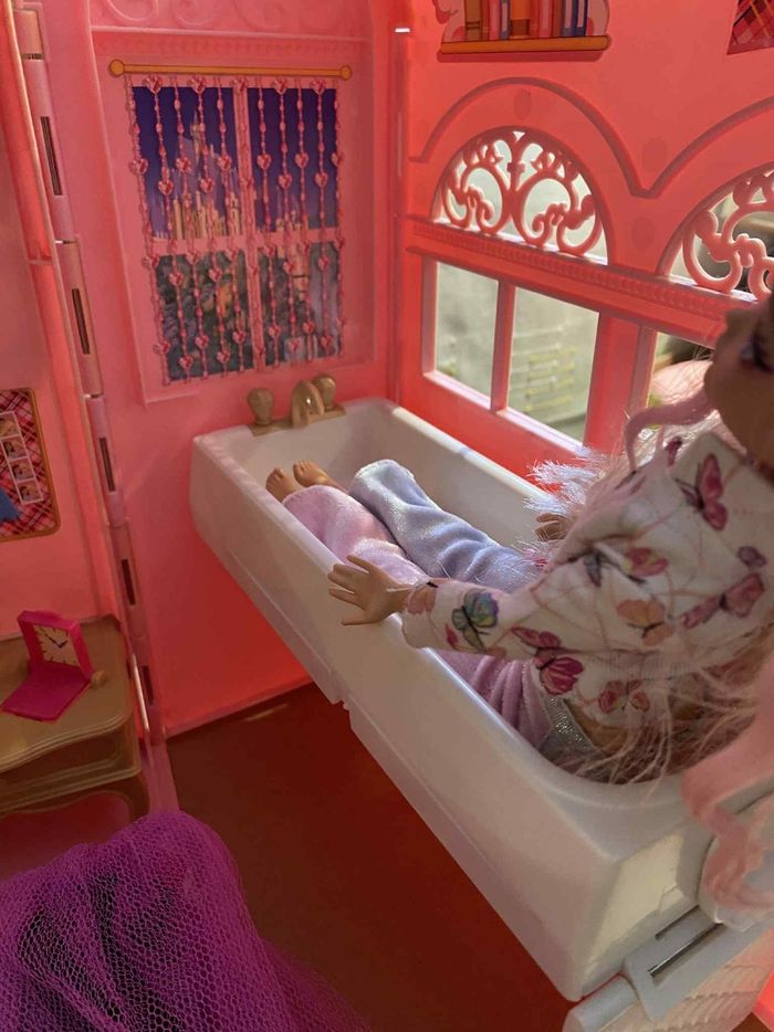 Barbie avec sa maison - photo numéro 4