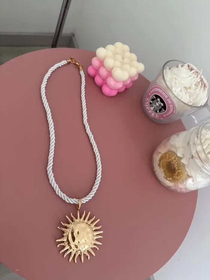 Collier soleil, neuf