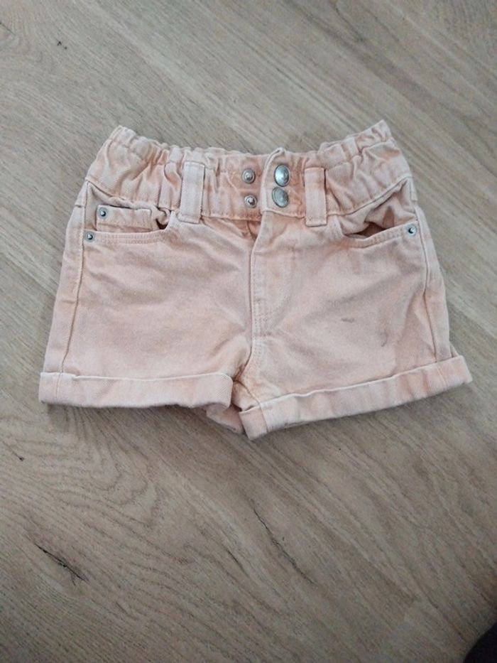 Short en jean couleur orange pâle
