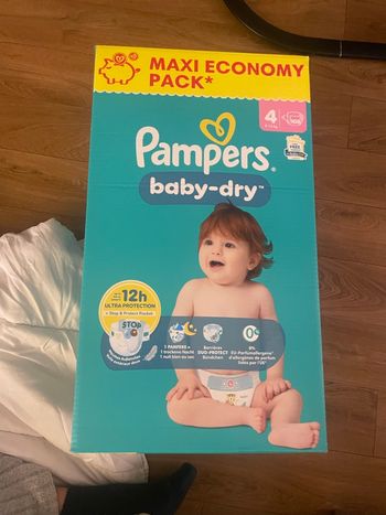 Couches Pampers baby dry taille 4