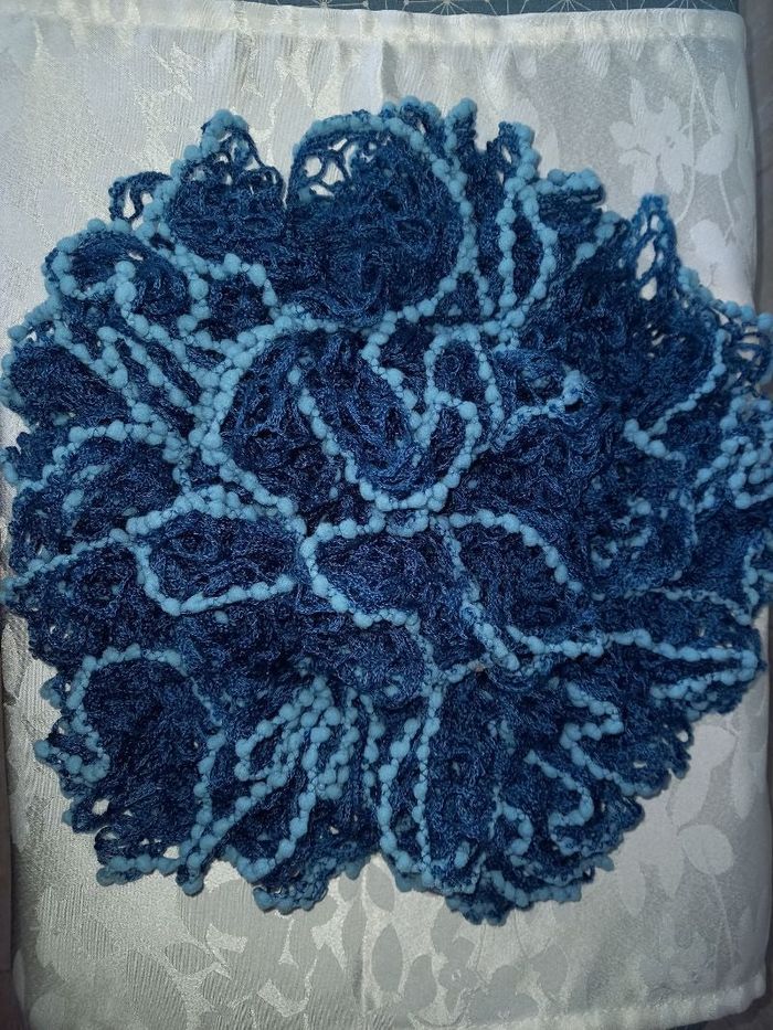 Echarpe en laine effet dentelle