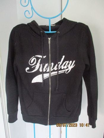 Veste sport à capuche noire