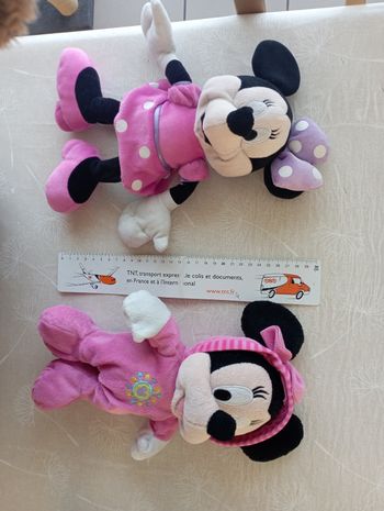 Lot 2 peluches Minnie Disney environ 30cm 6€