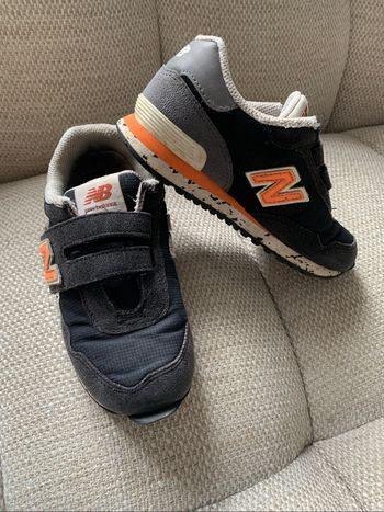 New Balance noires taille 29