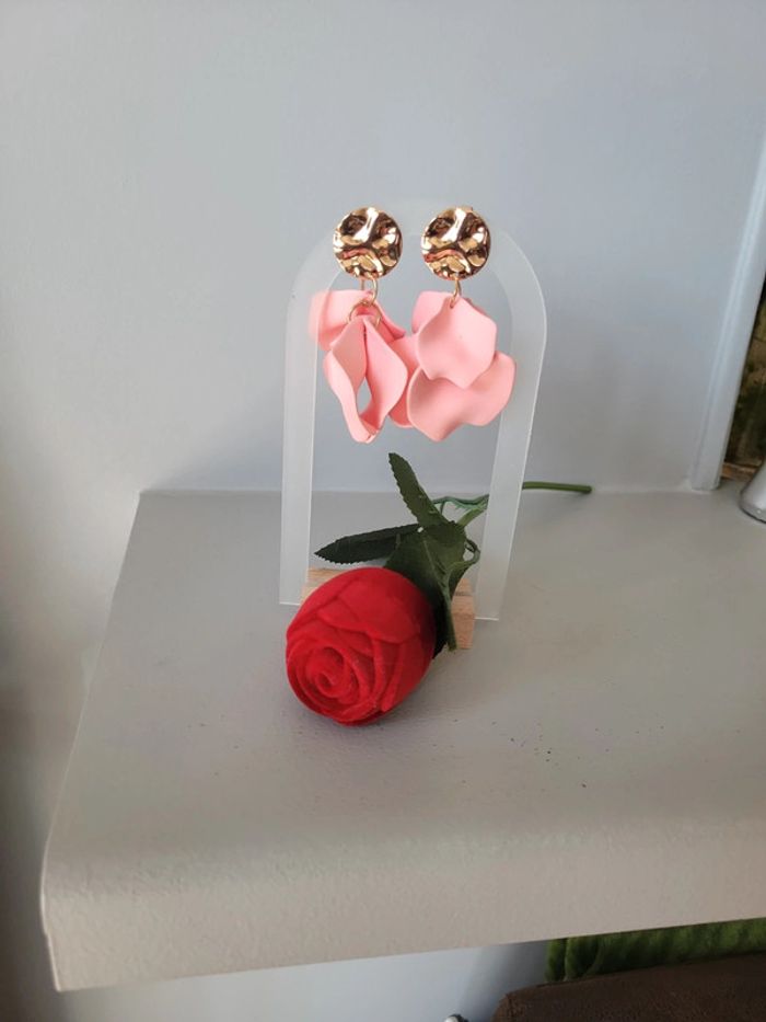 Clips petales de fleurs roses