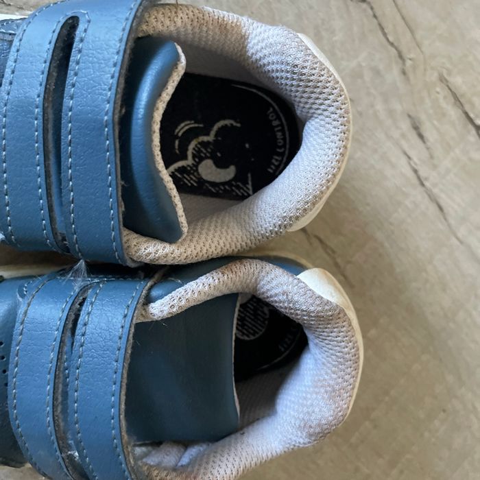Très jolie paire de basket garçon taille 22 - photo numéro 2