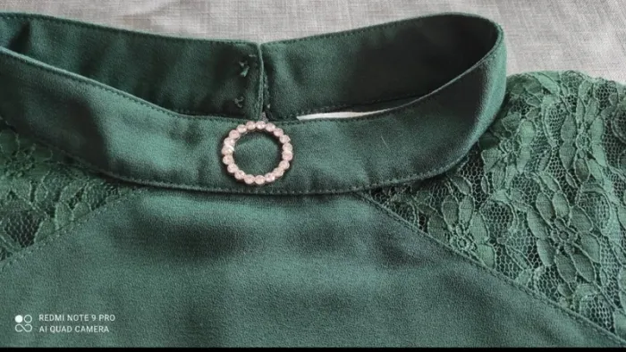 Magnifique haut avec manches longues en dentelle - photo numéro 2