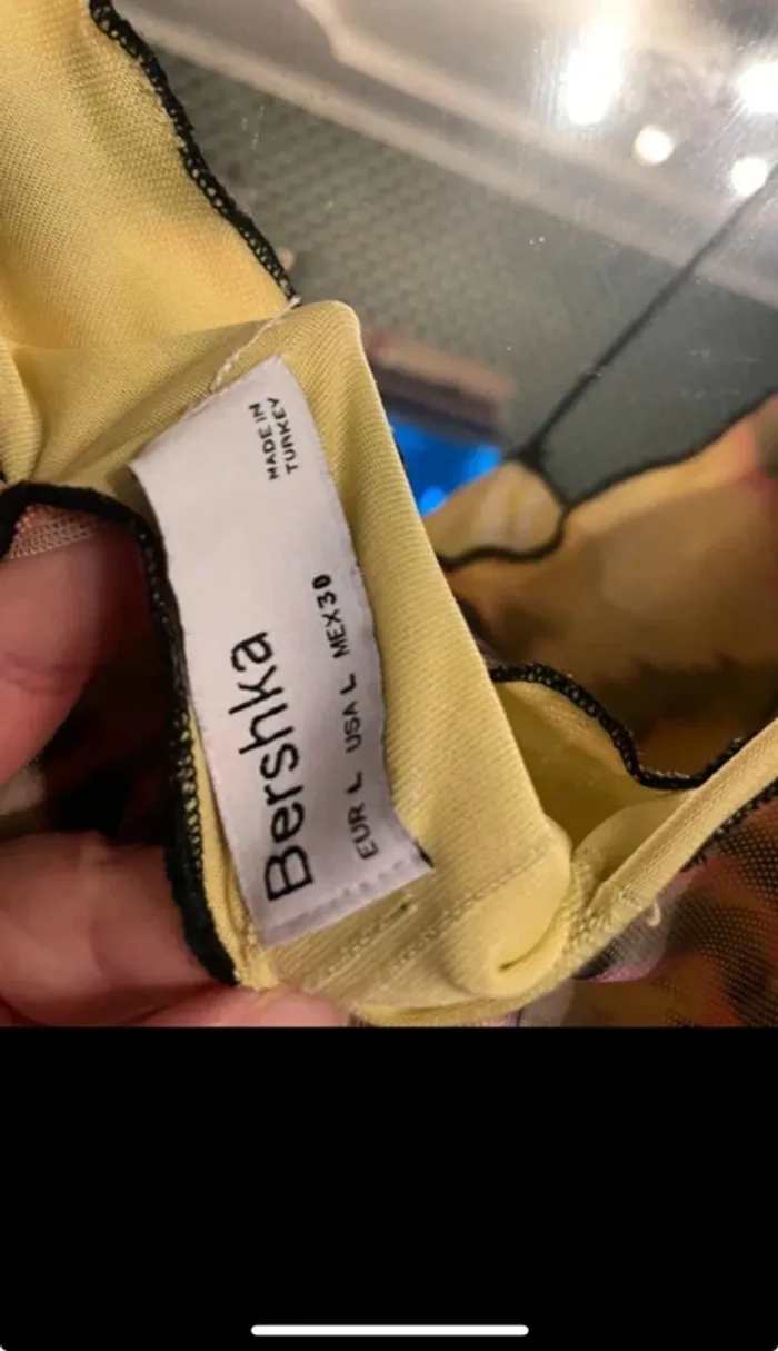 Belle robe résille tulle taille L - photo numéro 7