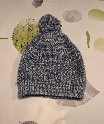 Bonnet marine et blanc taille S soit plus de 12 ans